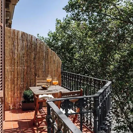 Apartment Luiza - 3 Bedroom In Eixample Dreta Barcelona